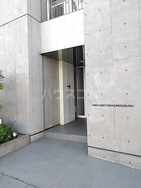 27/30 エントランス