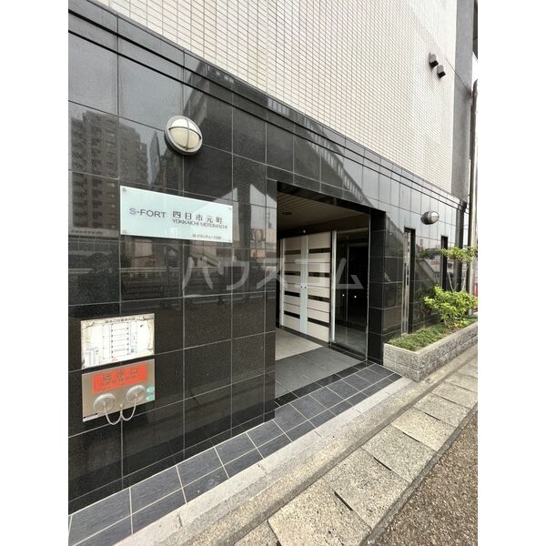 16/25 エントランス