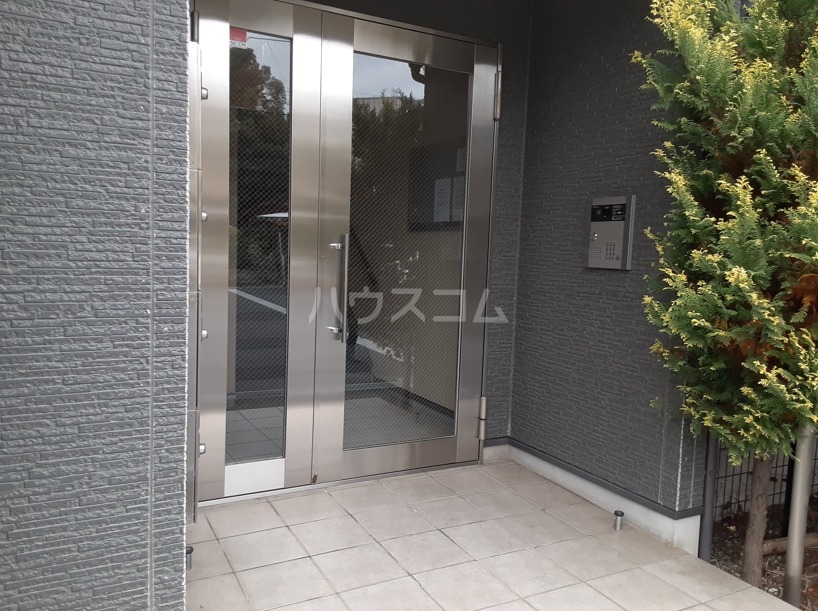 27/30 エントランス