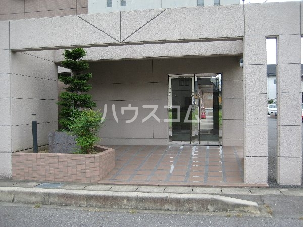 19/27 エントランス