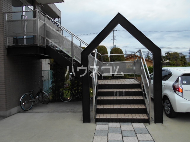 18/27 エントランス