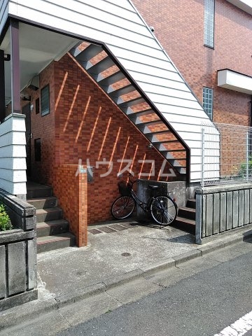 28/30 エントランス