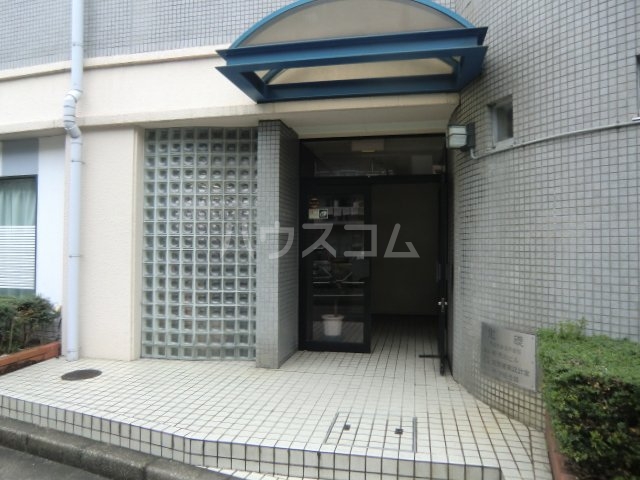 20/30 エントランス