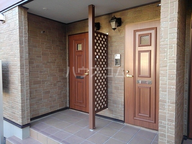 18/26 エントランス