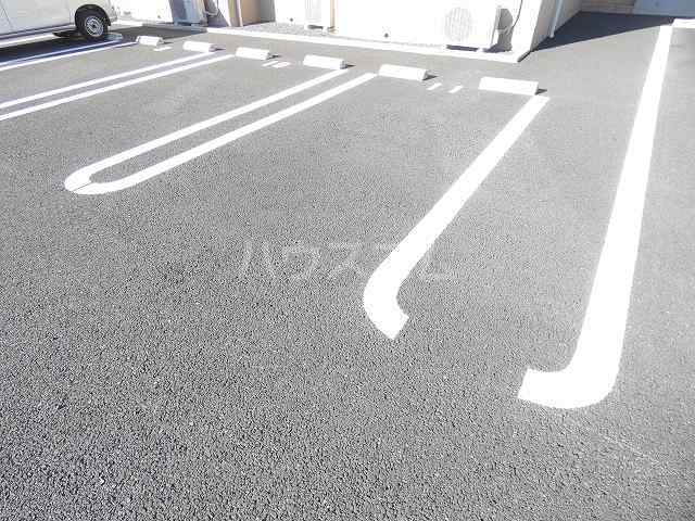 28/28 駐車場