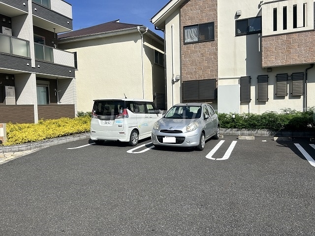 21/28 駐車場