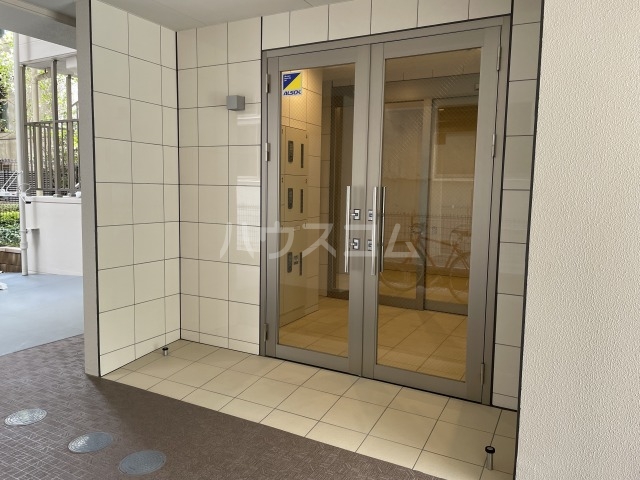 24/30 エントランス