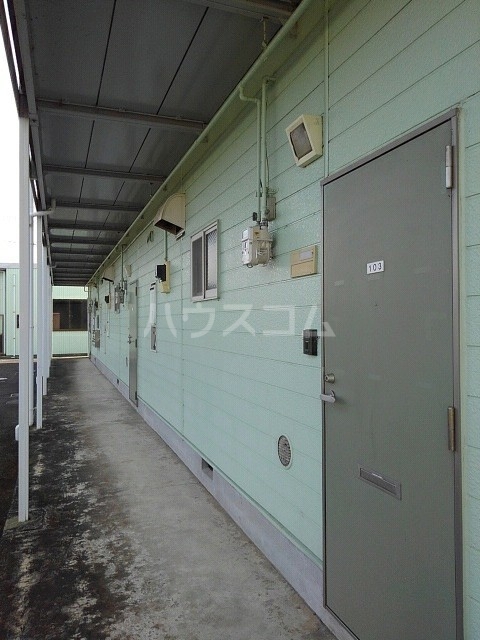 21/30 エントランス