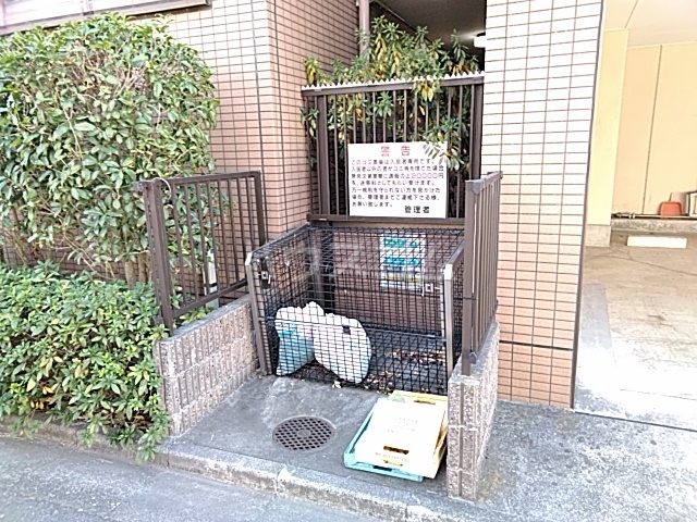 28/30 エントランス