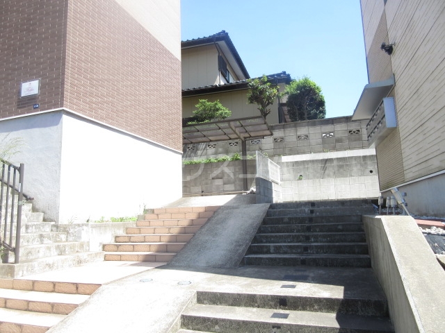 23/30 エントランス