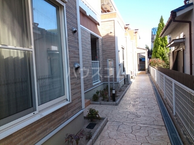 13/16 エントランス