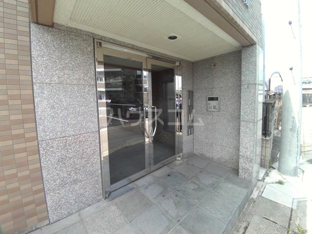 16/26 エントランス