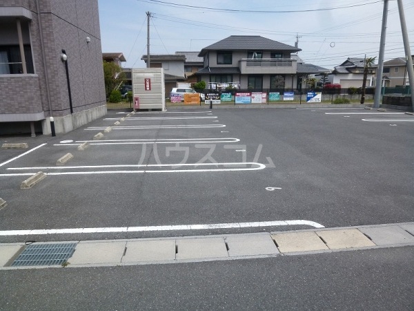 18/28 駐車場