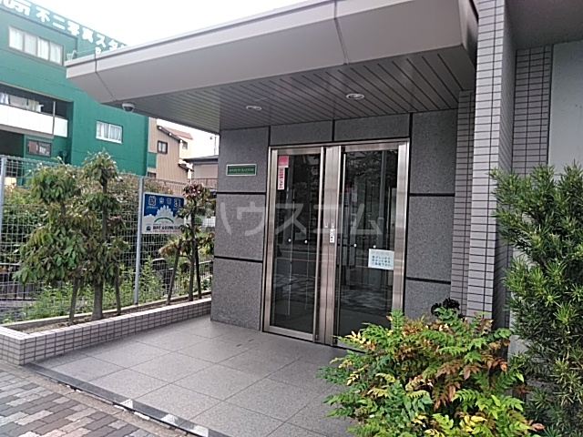 19/30 エントランス