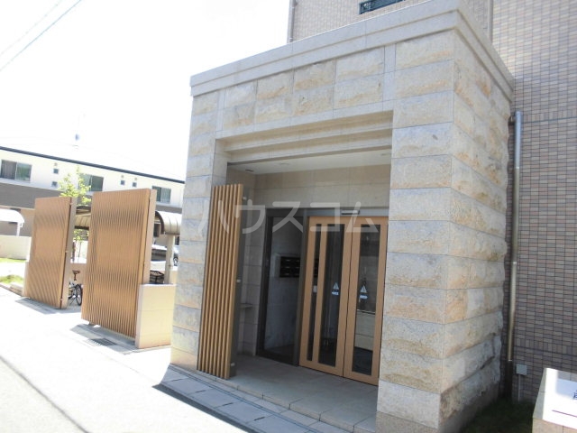 24/30 エントランス