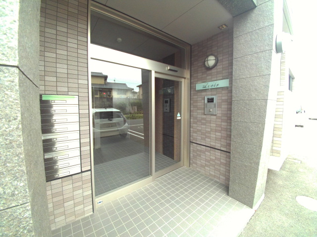 19/30 エントランス