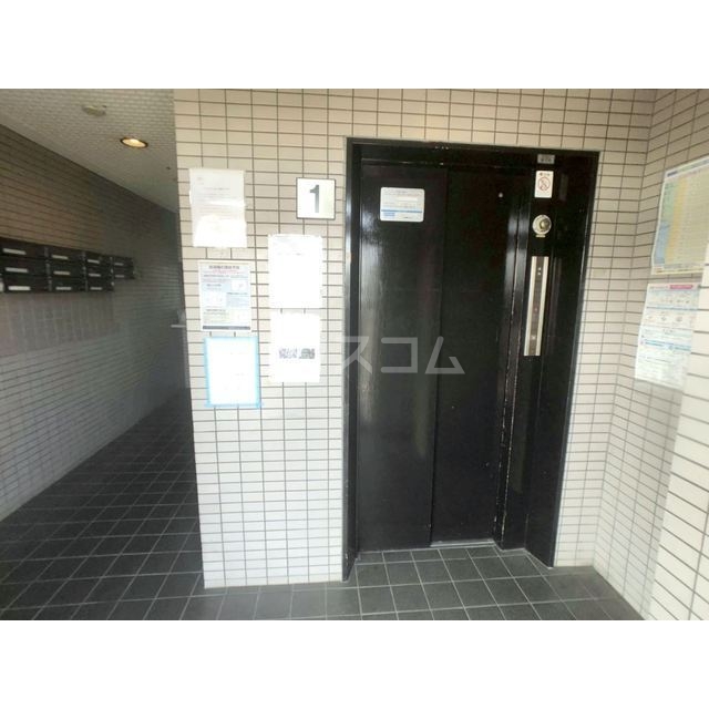 25/30 エントランス