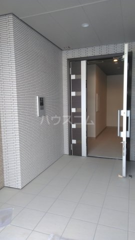 16/23 エントランス