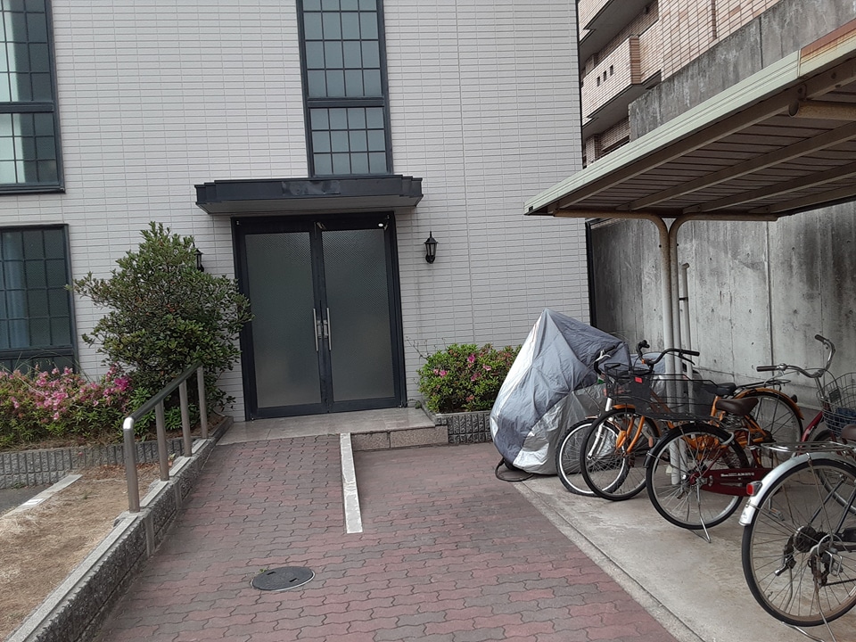 13/20 エントランス