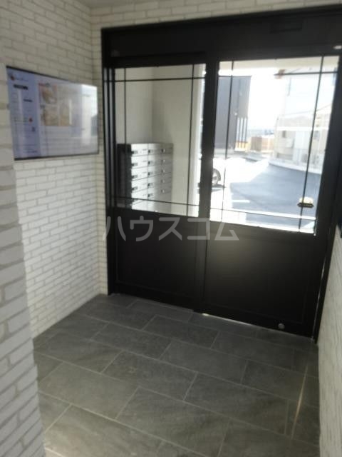 23/30 エントランス