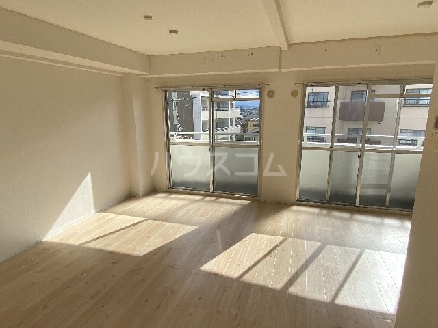 26/28 エントランス