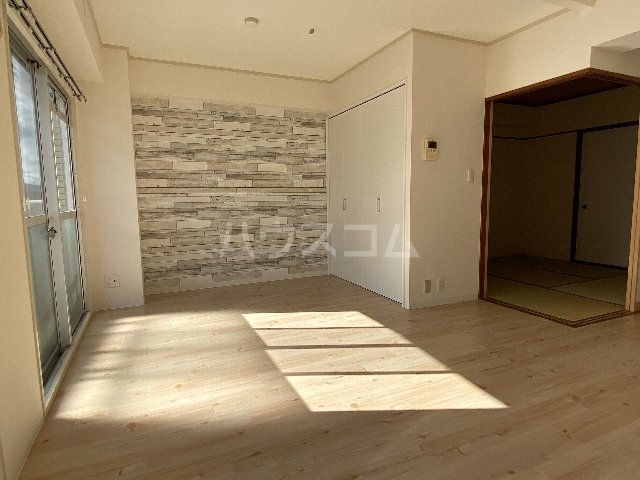 27/28 エントランス