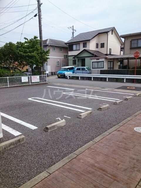 18/28 駐車場