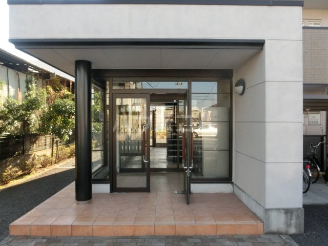 27/30 エントランス