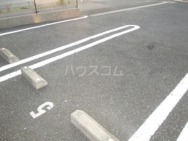 2/5 駐車場