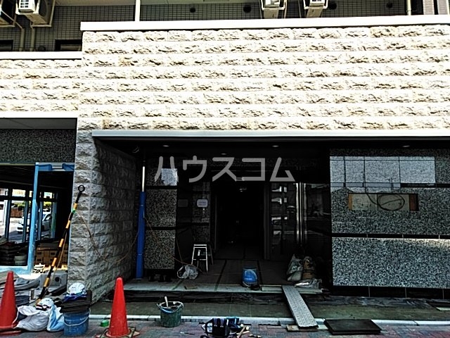19/27 エントランス