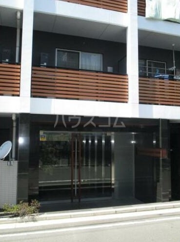 24/30 エントランス