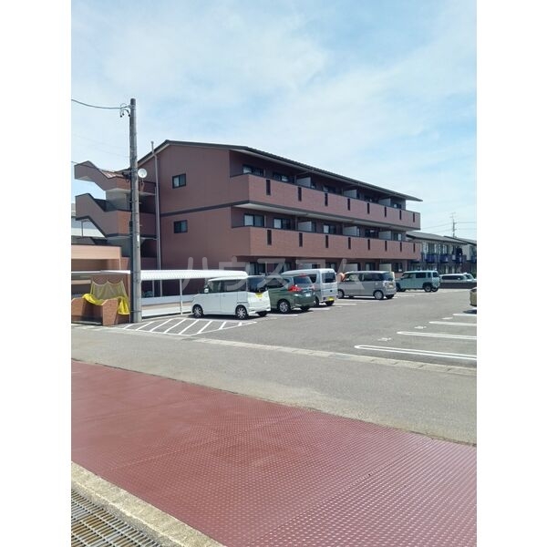 15/22 駐車場