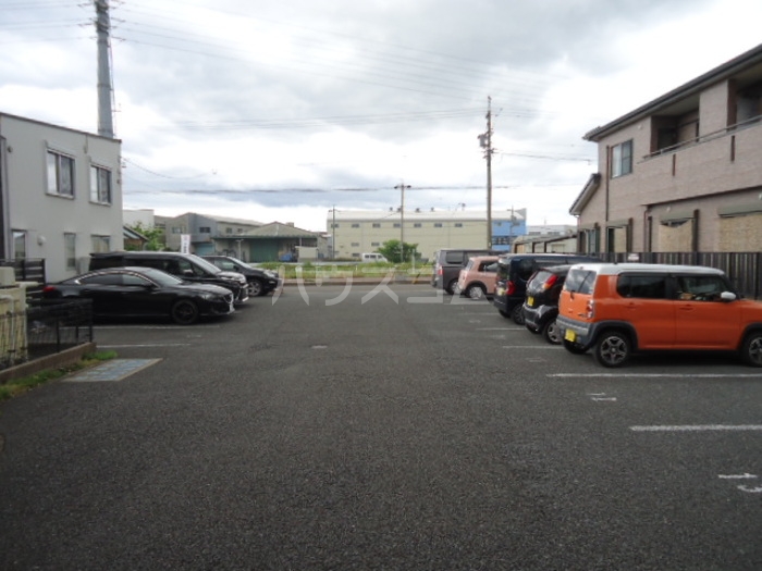20/29 駐車場