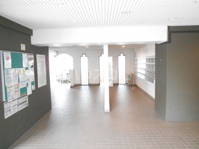 21/30 エントランス