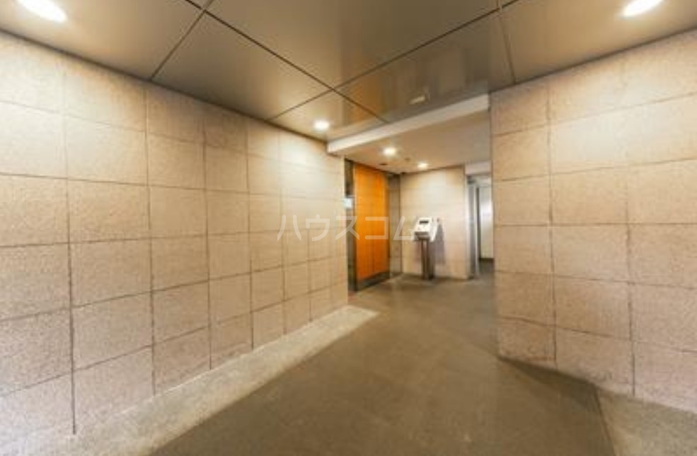 23/24 エントランス