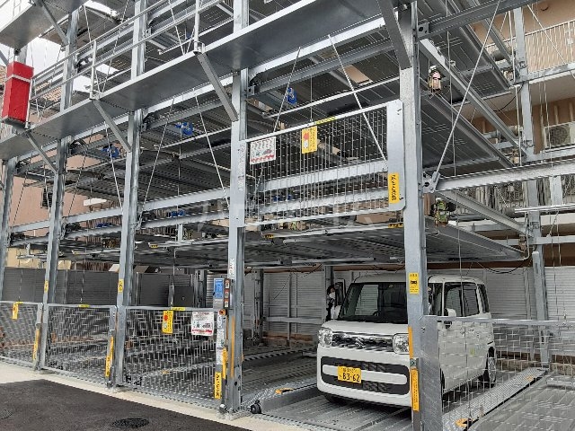 27/30 駐車場