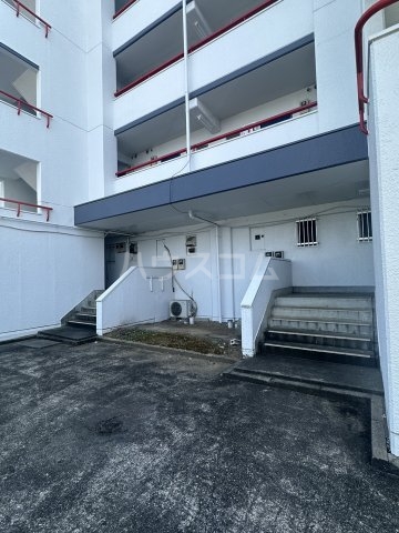 21/27 エントランス