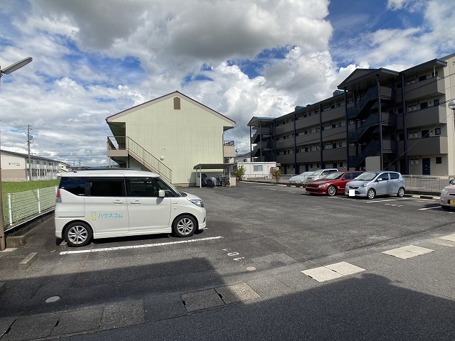 27/30 駐車場