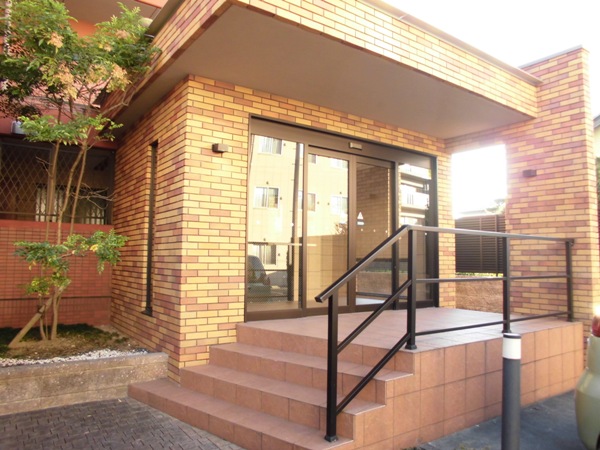 21/30 エントランス