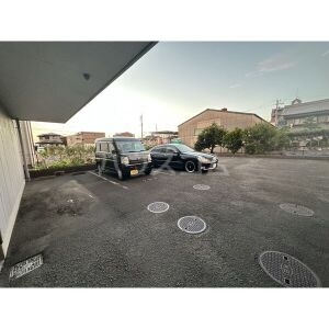 23/30 駐車場