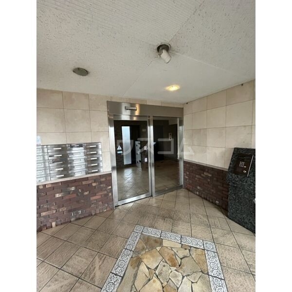 20/22 エントランス