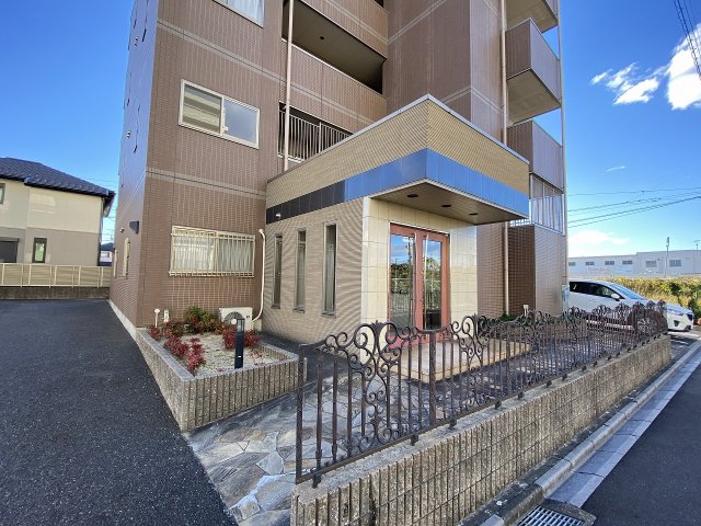 21/30 エントランス