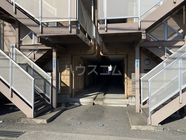 28/30 エントランス