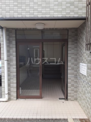 26/30 エントランス