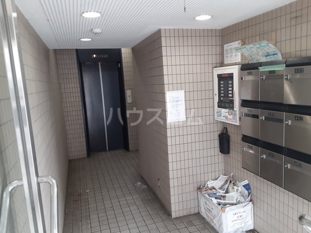 24/25 エントランス