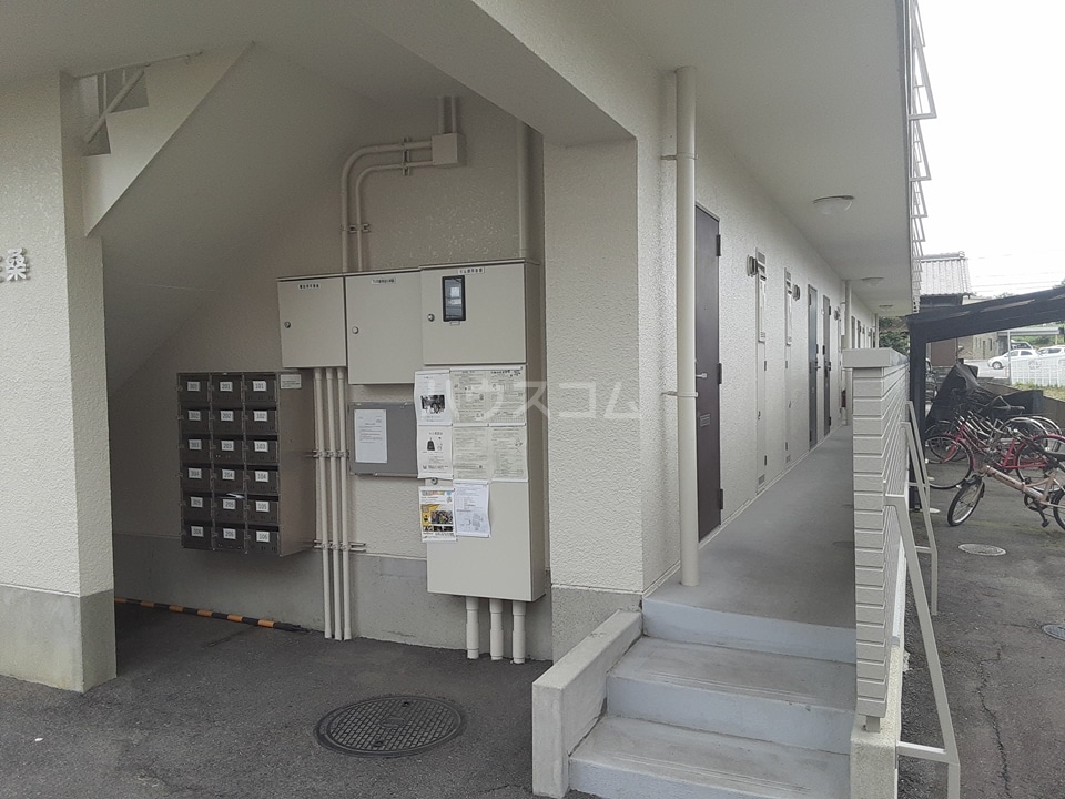 23/30 エントランス