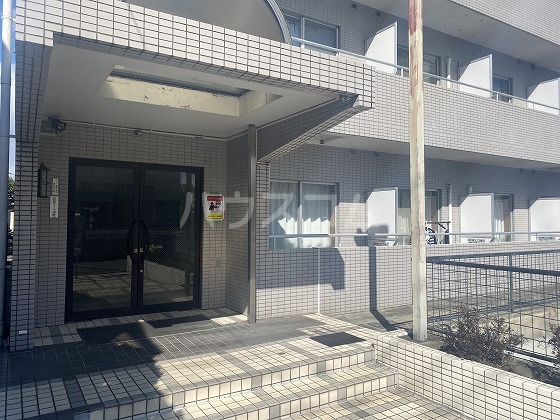 24/27 エントランス