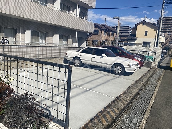 26/27 駐車場