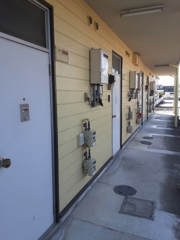 28/30 エントランス