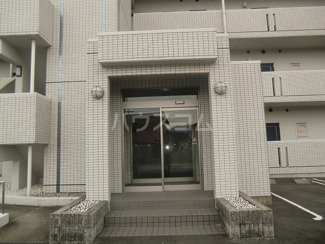 20/23 エントランス